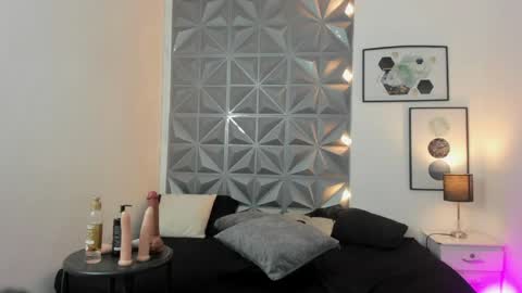 Sophia online show from April 15, 2026, 1:51 pm