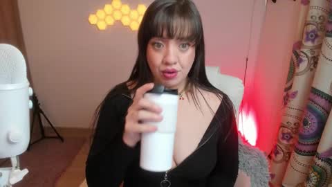 sophia_grants online show from October 16, 2025, 6:03 am