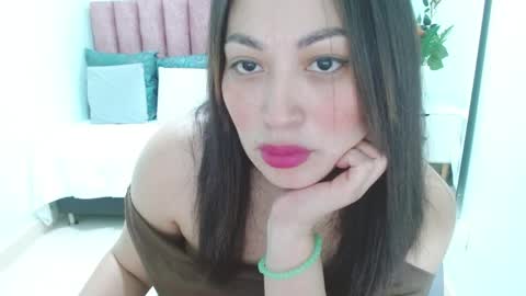 Sophia  online show from April 8, 2026, 12:49 pm