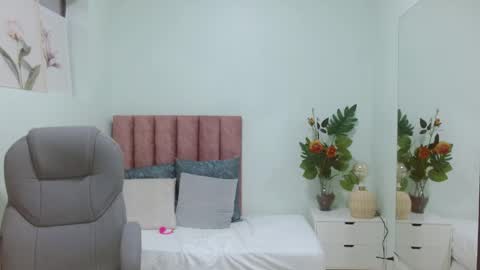 Sophia  online show from April 15, 2026, 7:58 pm