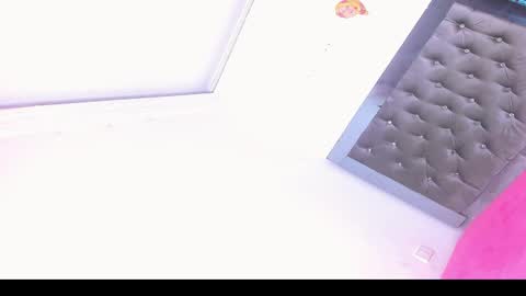 sophia_horny19 online show from December 14, 2025, 8:41 am