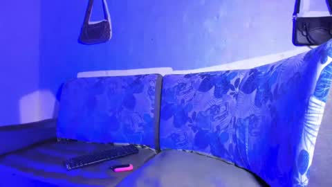sophia_horny19 online show from April 25, 2026, 8:28 am