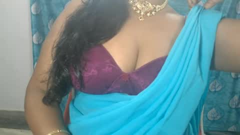 Snapshot of sophia_indian chatting on June 19, 2026, 5:01 am Sophia Tamil online show from June 19, 2026, 5:01 am