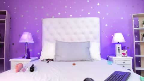 Sophia  online show from October 18, 2025, 7:25 pm