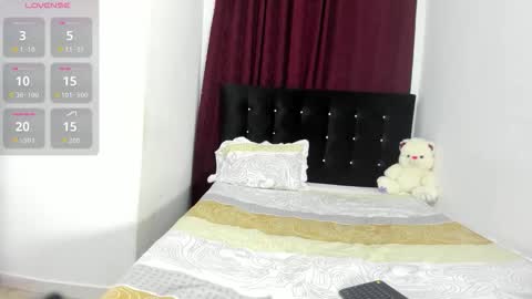 Snapshot of sophia_moons_ chatting on January 11, 2026, 1:10 am sophia_moons_ online show from January 11, 2026, 1:10 am