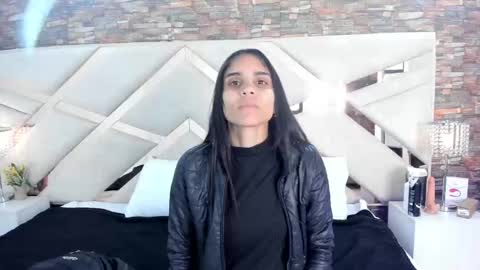 Sophia Paris online show from September 13, 2025, 4:23 am