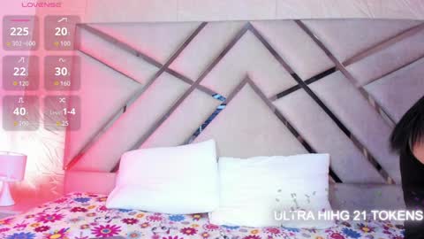 Sophia Paris online show from April 13, 2026, 3:01 am