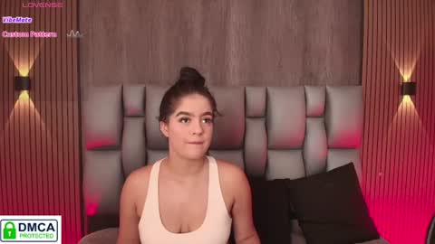 Snapshot of sophiaa_taylor_ chatting on June 20, 2026, 8:06 am online show from June 20, 2026, 8:06 am