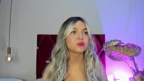 Snapshot of sophiacolliins chatting on October 15, 2025, 11:43 am sophiacolliins online show from October 15, 2025, 11:43 am