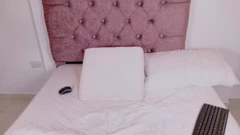 Sophia online show from November 20, 2025, 1:11 pm