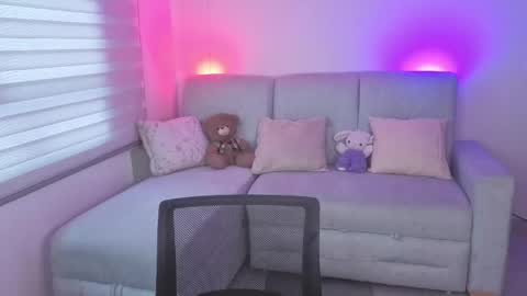 Sophie  online show from May 15, 2026, 2:35 pm