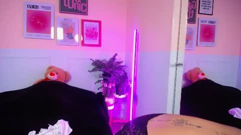 Sophie  online show from June 15, 2026, 11:34 am