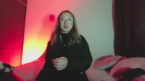 Snapshot of sophie_collins13 chatting on December 29, 2024, 3:54 am Sophie online show from December 29, 2024, 3:54 am