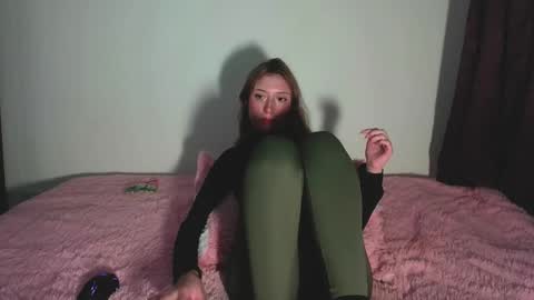 Snapshot of sophie_collins13 chatting on February 9, 2025, 5:19 am Sophie online show from February 9, 2025, 5:19 am