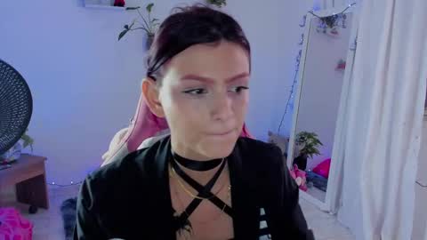 Snapshot of sophie_dolly_ chatting on December 11, 2024, 6:52 pm sophie doll online show from December 11, 2024, 6:52 pm