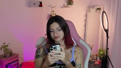 Snapshot of sophie_dolly_ chatting on January 16, 2025, 9:19 pm sophie doll online show from January 16, 2025, 9:19 pm