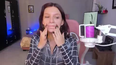 Snapshot of sophie_dolly_ chatting on July 18, 2026, 5:39 pm sophie doll online show from July 18, 2026, 5:39 pm