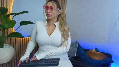  SOPHIE JANNER online show from June 1, 2026, 10:11 pm