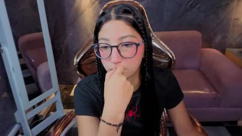 Snapshot of sophie_jones_b chatting on February 4, 2026, 12:44 pm sophie_jones_b online show from February 4, 2026, 12:44 pm