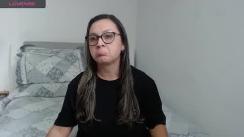 Snapshot of sophie_lopez1 chatting on January 28, 2025, 3:15 am Sofa online show from January 28, 2025, 3:15 am