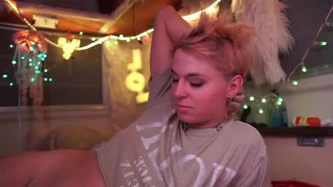 Snapshot of sophie_lovely chatting on December 14, 2024, 3:18 am derpy derpington online show from December 14, 2024, 3:18 am