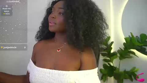 Snapshot of sophie_luvs chatting on April 23, 2026, 2:30 pm Sophie online show from April 23, 2026, 2:30 pm