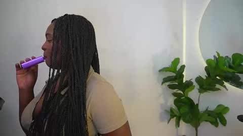 Snapshot of sophie_luvs chatting on May 14, 2026, 2:57 pm Sophie online show from May 14, 2026, 2:57 pm