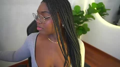 Snapshot of sophie_luvs chatting on June 16, 2026, 5:26 pm Sophie online show from June 16, 2026, 5:26 pm