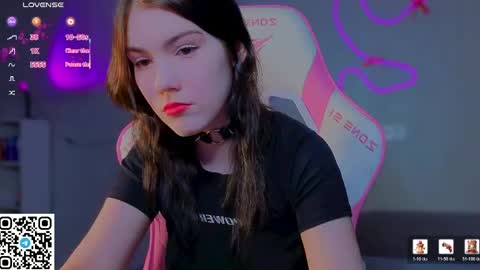 sophie_nomenal_ online show from April 2, 2026, 11:13 pm