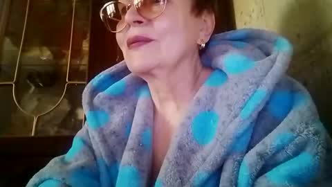 SophieBurnsX online show from April 30, 2026, 9:37 am