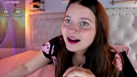 Sophie  online show from April 17, 2026, 2:31 pm