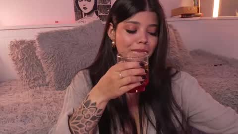 Sophiee  online show from April 4, 2026, 1:48 am