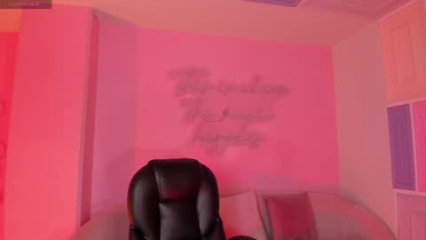 Sophie Houston online show from May 14, 2026, 3:02 am