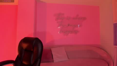 Snapshot of sophiehouston_ chatting on July 7, 2026, 2:03 am Sophie Houston online show from July 7, 2026, 2:03 am