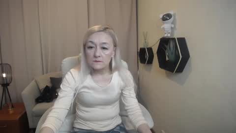 sophiekittyy online show from April 25, 2026, 6:27 am