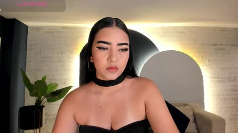 Sophie online show from December 14, 2025, 4:07 am
