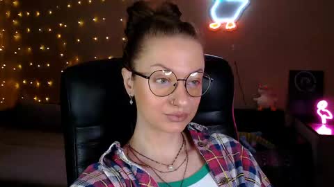 sophieleroux online show from April 24, 2026, 1:02 pm