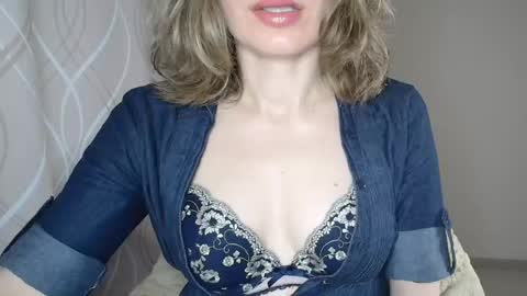 Sophiemisss online show from May 21, 2026, 6:20 am