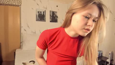 Snapshot of sophierayne_ chatting on January 12, 2026, 7:08 pm SophieRayne online show from January 12, 2026, 7:08 pm