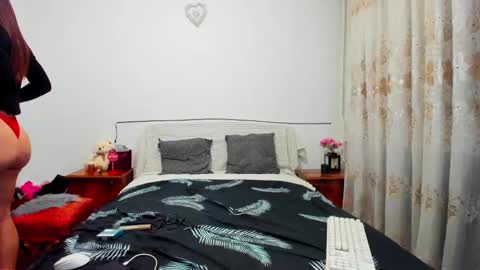 Snapshot of sophiesin__ chatting on December 11, 2024, 5:26 pm Sophie online show from December 11, 2024, 5:26 pm