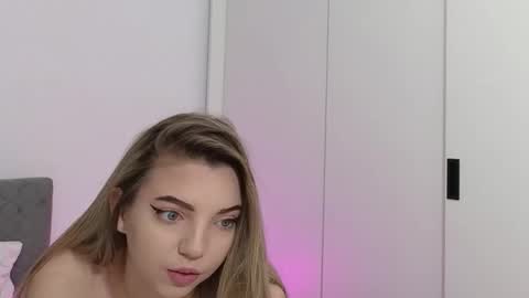 Snapshot of sophiewild1_ chatting on February 4, 2026, 5:35 am SophieWild online show from February 4, 2026, 5:35 am