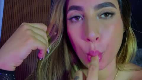 sophiexx__ online show from April 4, 2026, 9:45 pm