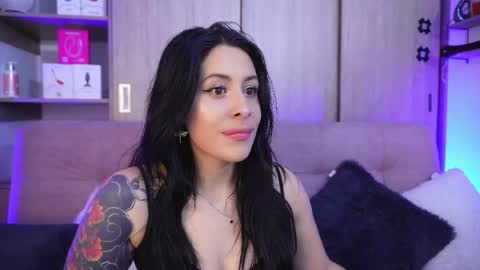 Sophiie online show from April 10, 2026, 4:28 am