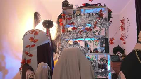 Leah online show from November 27, 2025, 6:21 pm