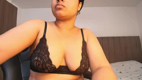 Snapshot of soynerea chatting on June 2, 2026, 1:18 am online show from June 2, 2026, 1:18 am