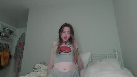 Snapshot of sp8cebunni99 chatting on October 4, 2025, 1:14 am Margo online show from October 4, 2025, 1:14 am