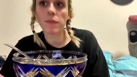 Spacegirl online show from December 26, 2024, 7:05 pm