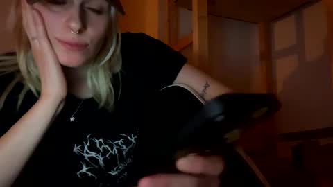 Spacegirl online show from January 3, 2025, 11:23 pm