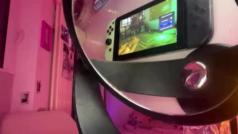 Spacegirl online show from November 10, 2025, 10:09 pm