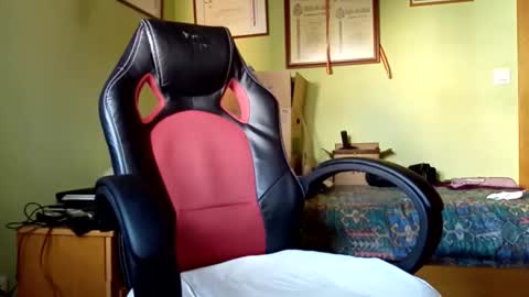 Manu  online show from October 10, 2025, 2:05 pm